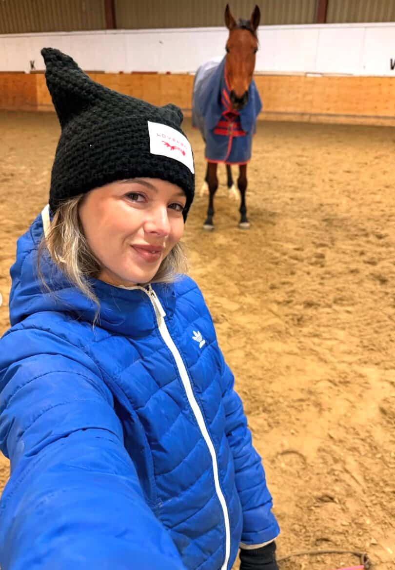 En amour, elle montre le visage de son copain