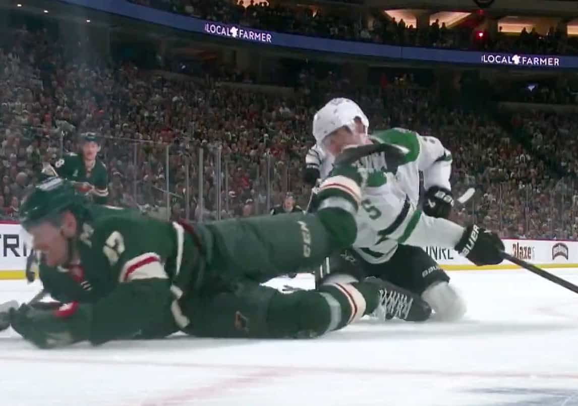 Un joueur des Stars est sévèrement coupé au visage par un patin