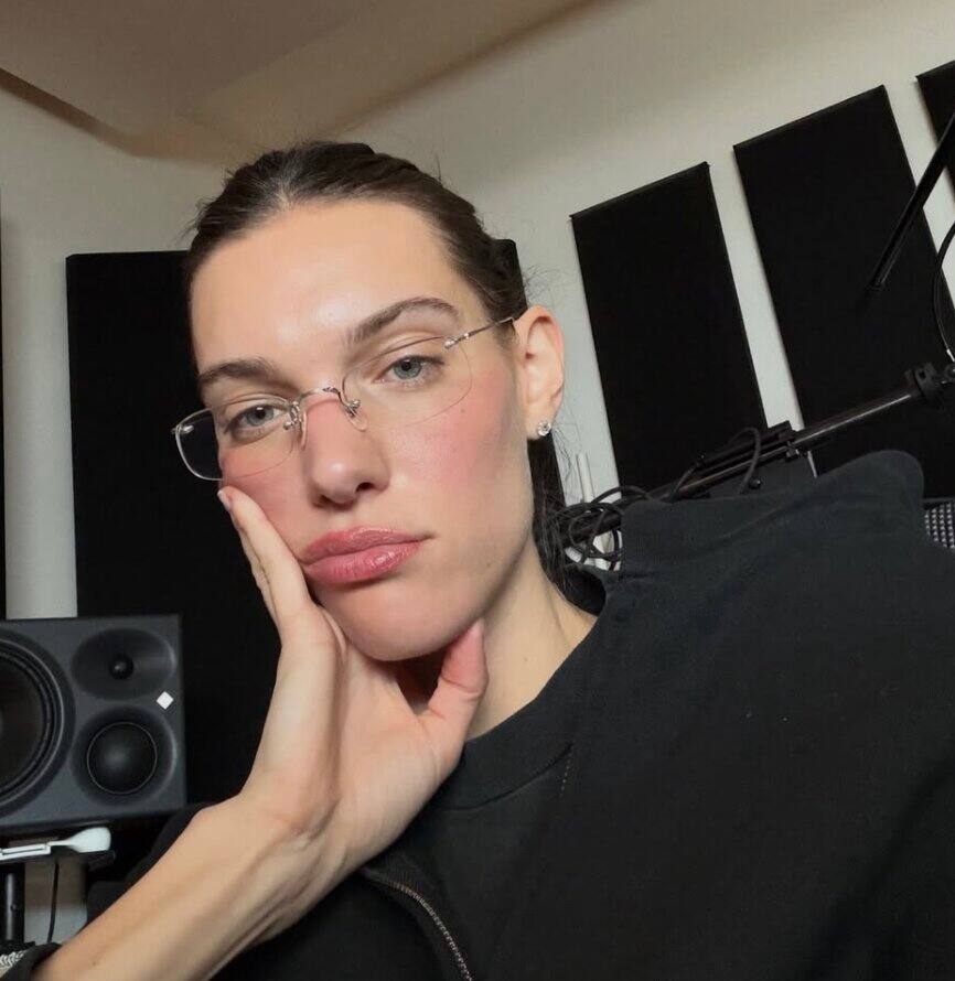 On est obsédé par son look de scène en France