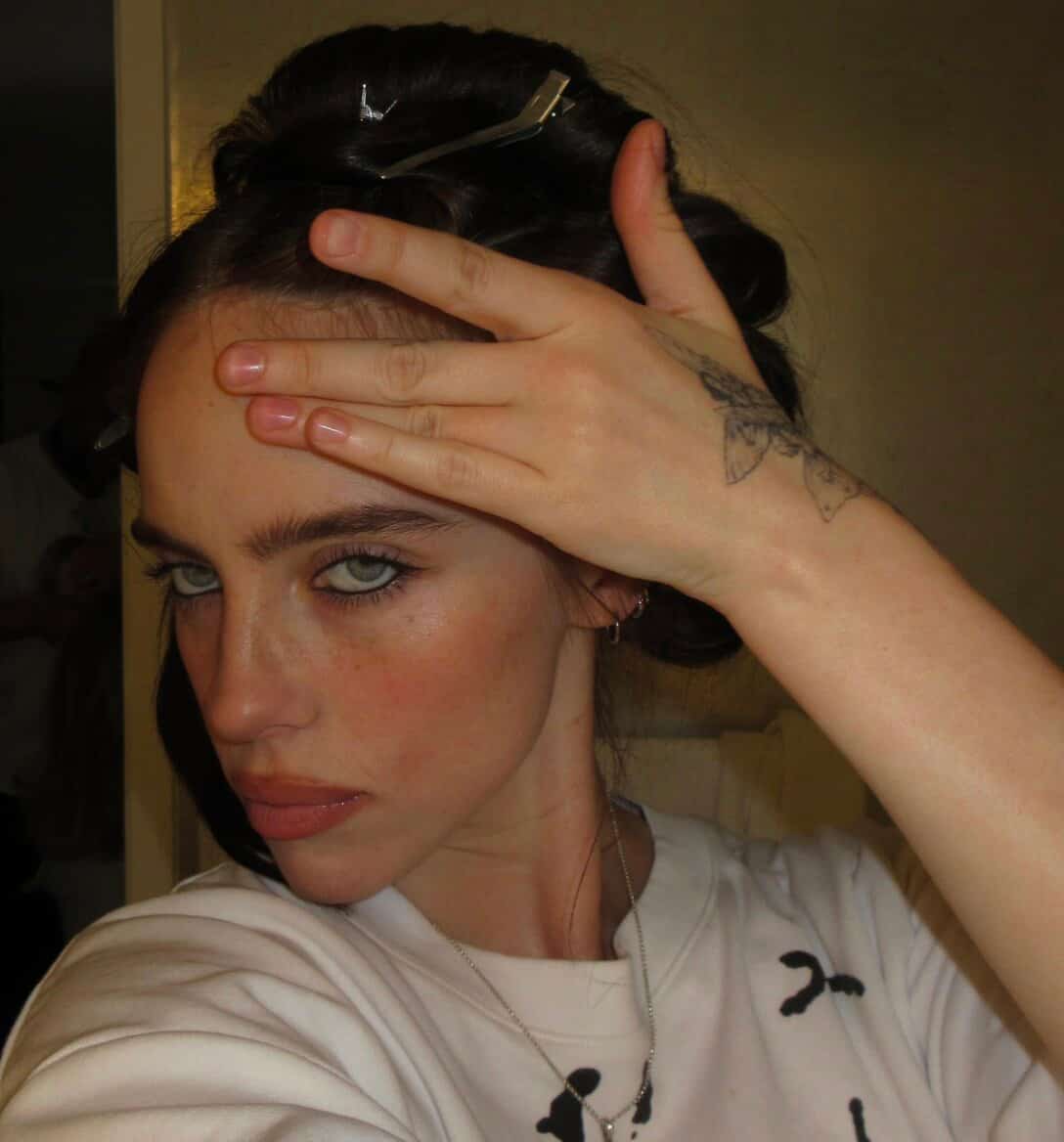 Elle teint ses cheveux et internet n'aime pas