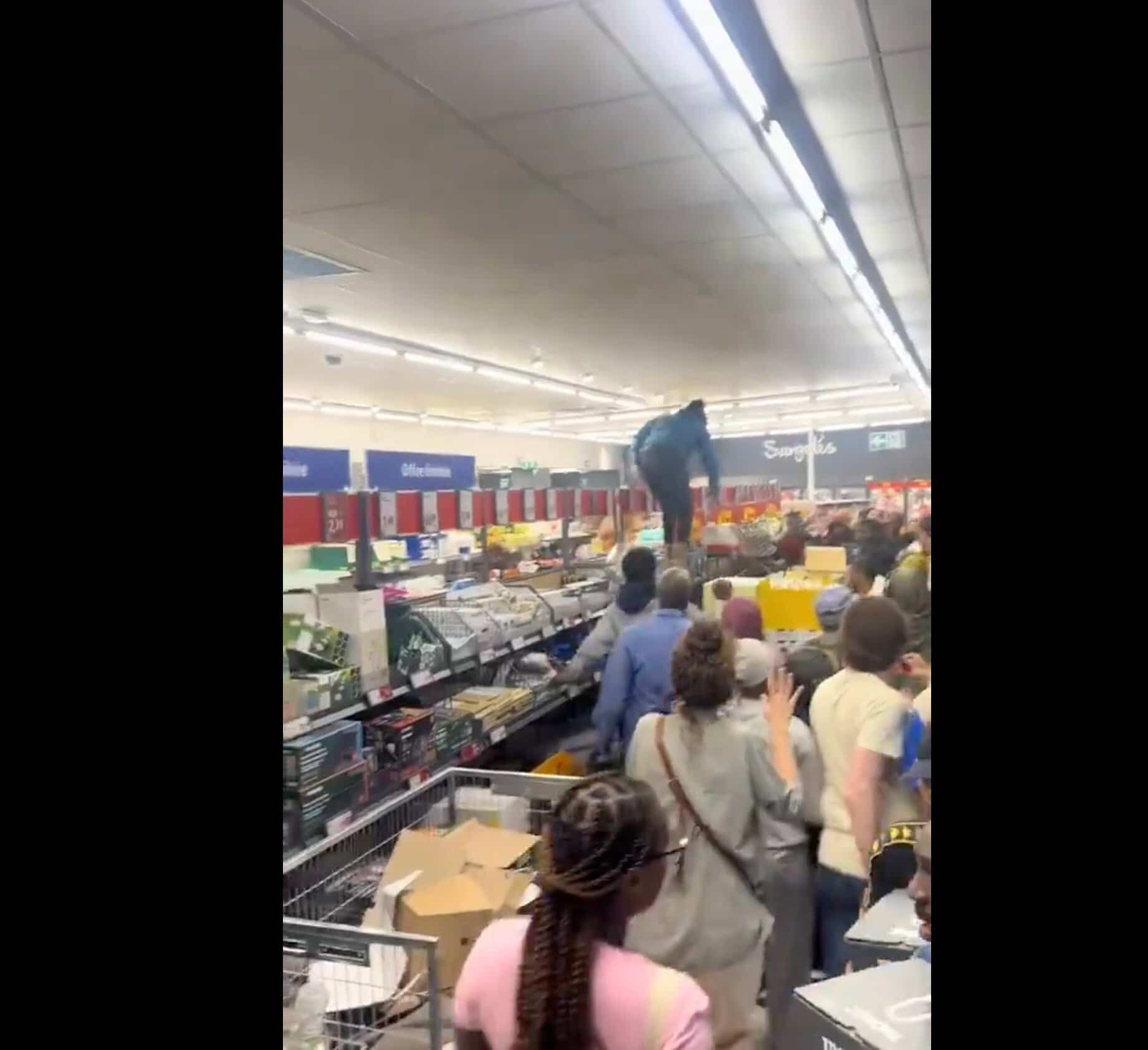 Altercations over air conditioners in several stores in France