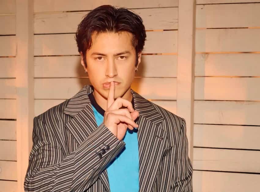 Image principale de l'article Hudson Williams se pogne avec des paparazzis