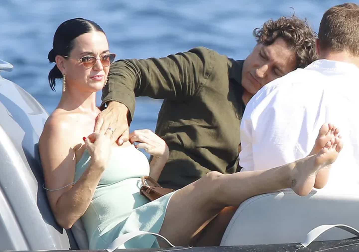 Justin Trudeau veille au bronzage de sa douce lors d’une sortie en mer