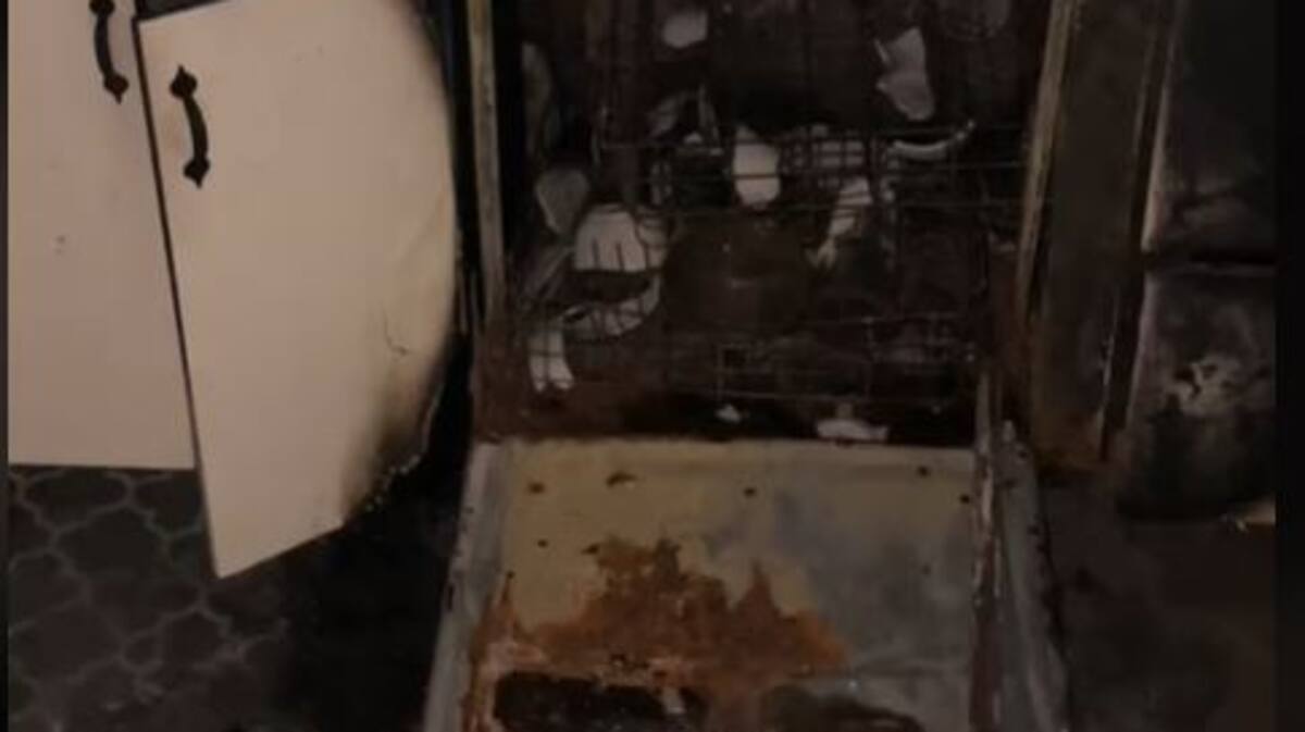 “Potevamo morire”: la lavastoviglie ha preso fuoco nel cuore della notte “Potevamo morire”: la lavastoviglie ha preso fuoco nel cuore della notte