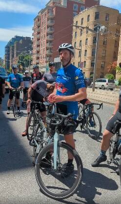 Sa fille atteinte du cancer, il traverse le Canada &agrave; v&eacute;lo pour la cause