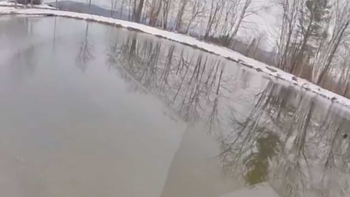 Video |  A police officer rescued a little girl from icy waters in Vermont Video |  A police officer rescued a little girl from icy waters in Vermont