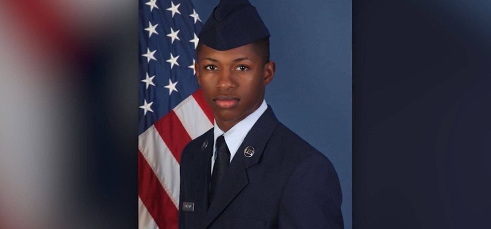 Un policier am&eacute;ricain limog&eacute; apr&egrave;s avoir tu&eacute; un militaire noir; la famille r&eacute;clame des poursuites p&eacute;nales