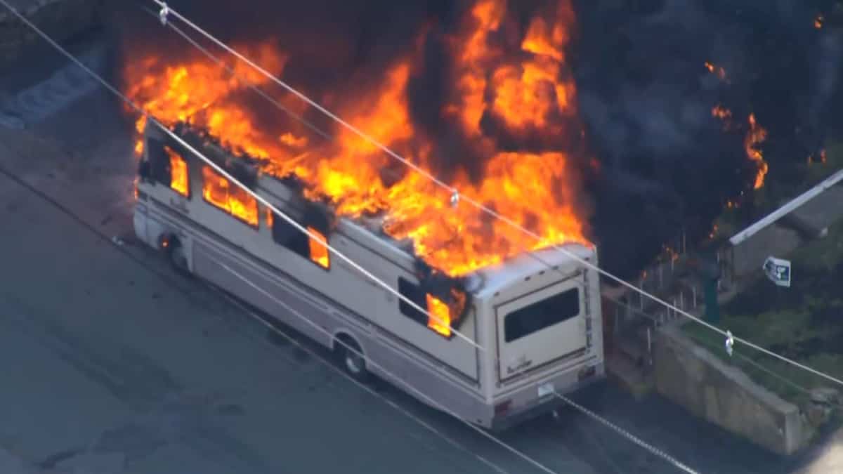 EN VIDÉO | Une importante explosion à l’intérieur d’un VR fait 3 blessés