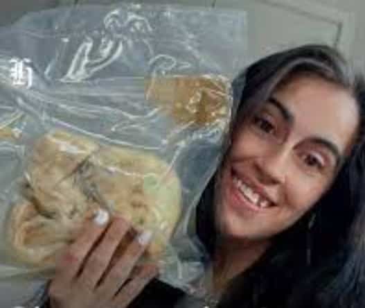 Elle voulait prendre l&rsquo;avion avec son c&oelig;ur emball&eacute; dans un sac en plastique