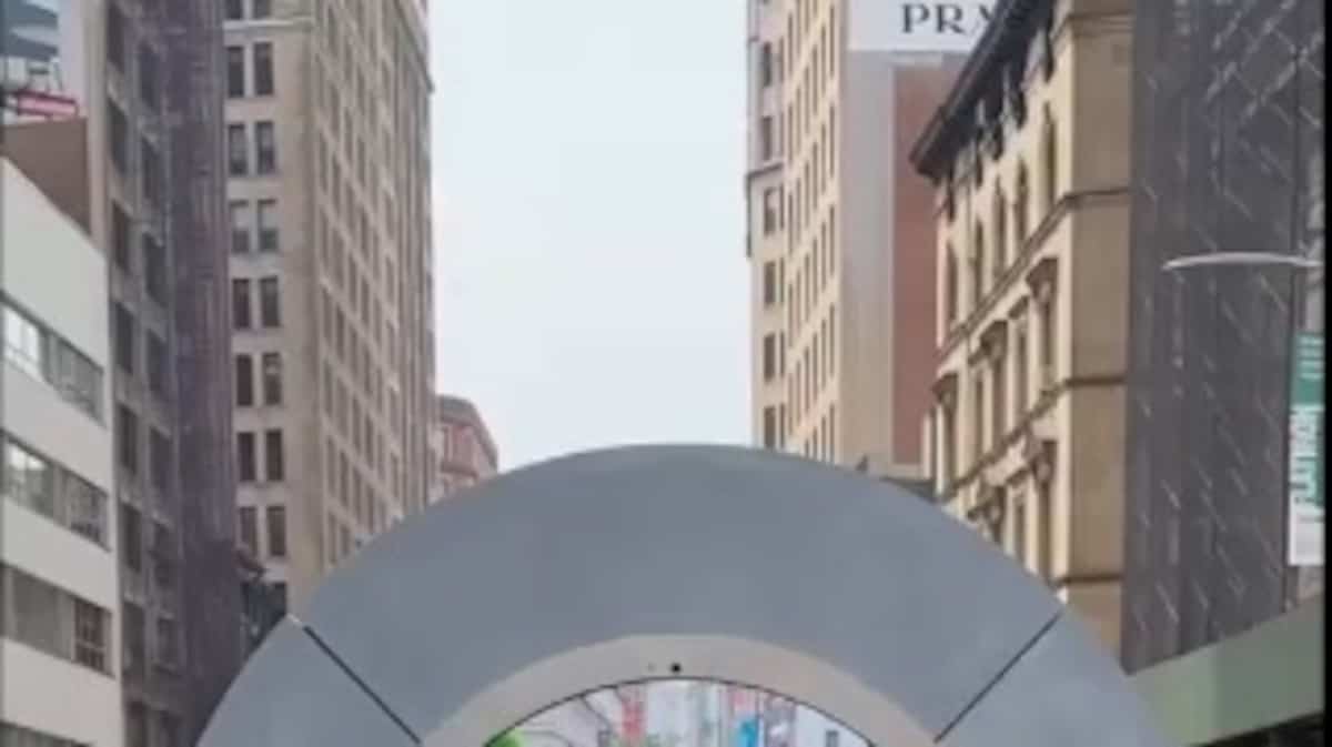 Pornographie et seins flashés: un portail en direct entre Dublin et New York fermé temporairement