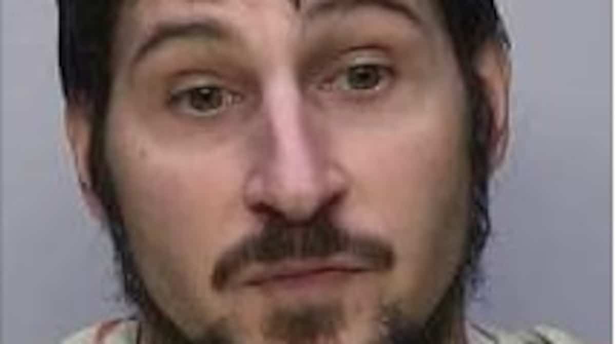 “Davvero pericoloso”: un sospettato di omicidio scappa di prigione usando le lenzuola “Davvero pericoloso”: un sospettato di omicidio scappa di prigione usando le lenzuola