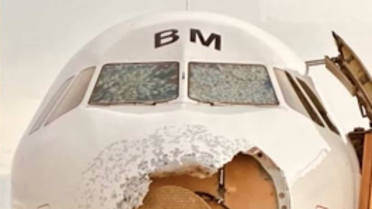 EN IMAGES | Un avion perd une partie de son nez en plein vol en raison de la grêle