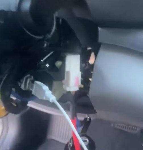 Voler un v&eacute;hicule &agrave; l'aide d'un fil USB, ce d&eacute;fi TikTok inqui&eacute;tant