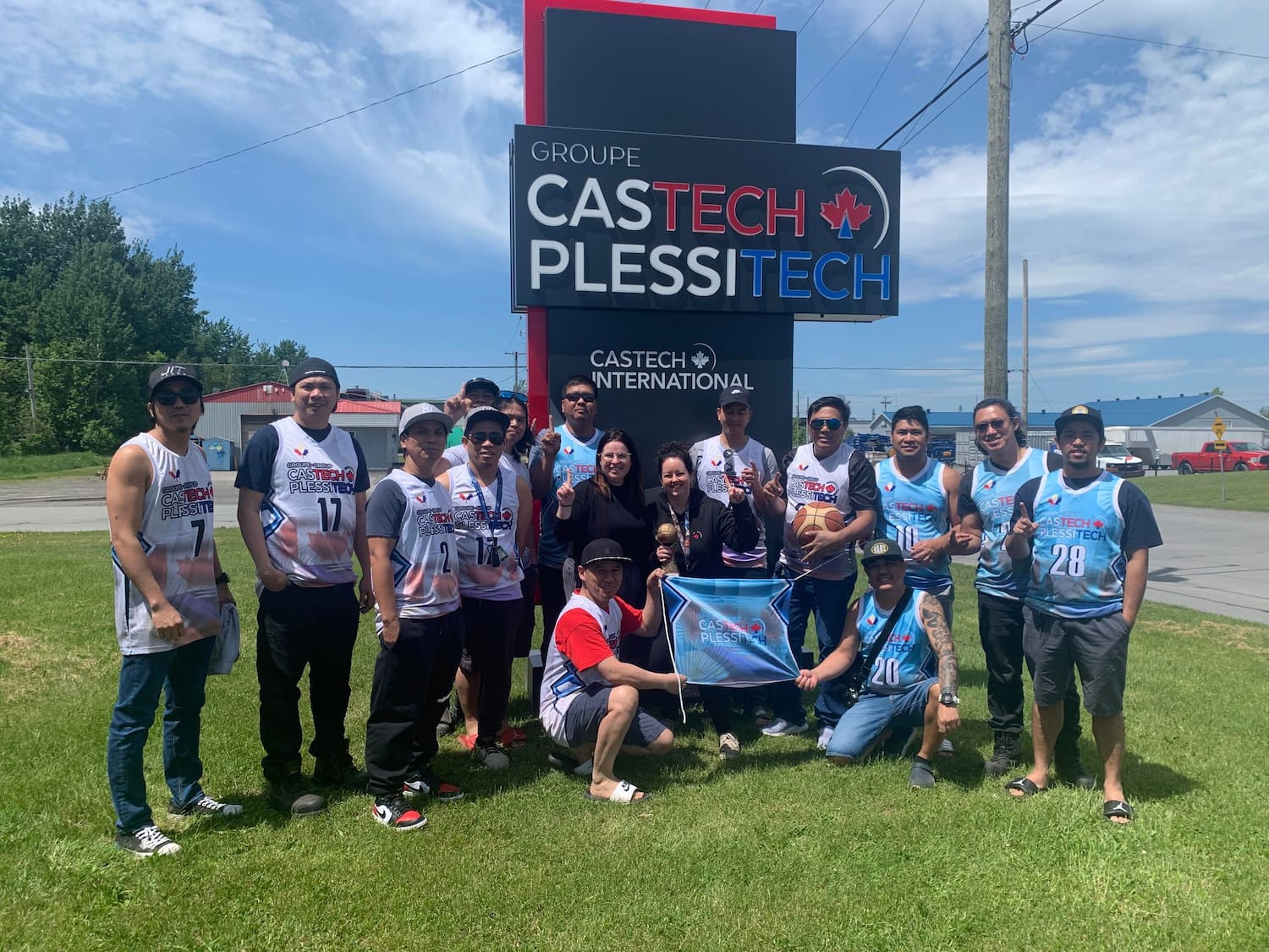 Plessitech Bucket Offensive des entreprises du Québec pour garder les travailleurs ...