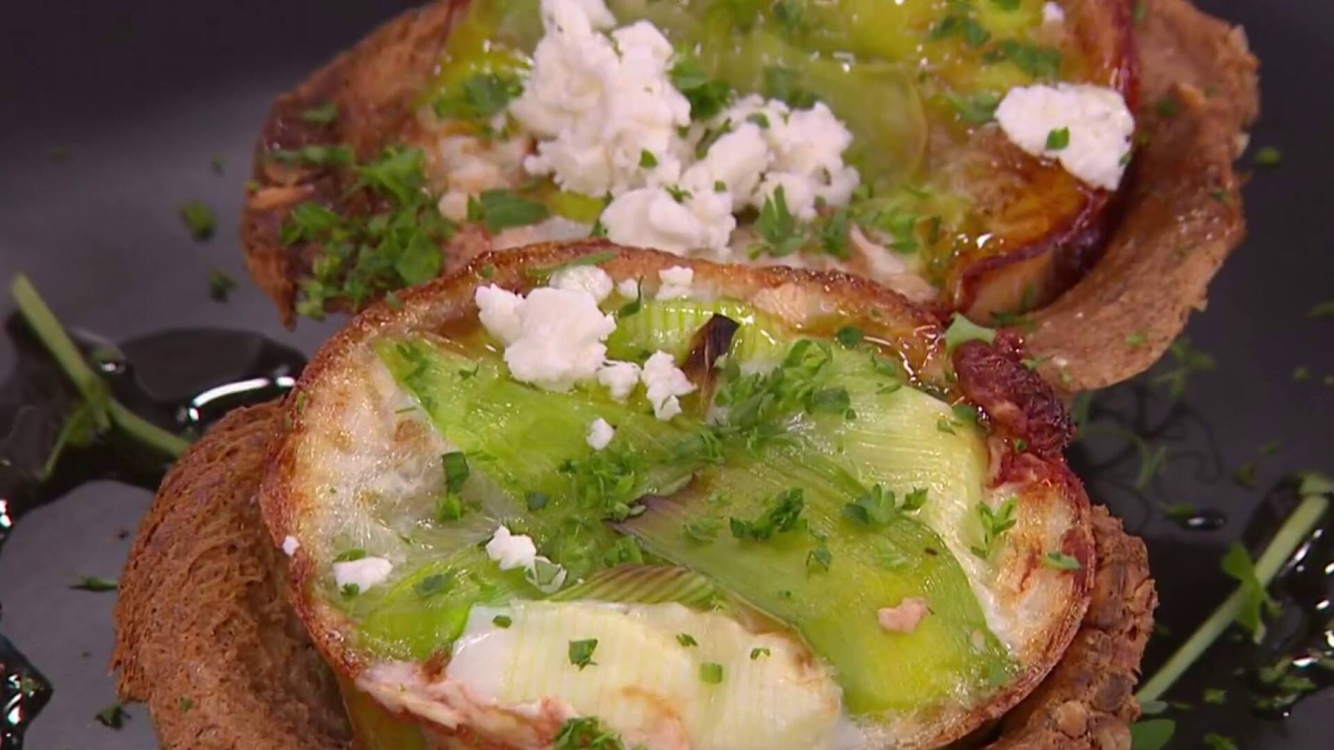 Chakchouka en cocotte de pain croustillant 