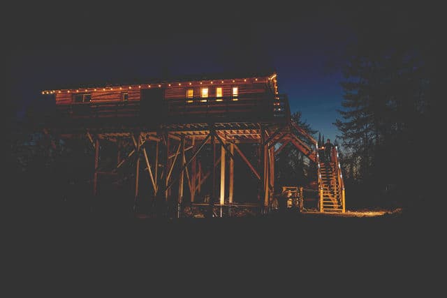 Une cabane sur pilotis g&eacute;ante &agrave; louer en famille ou en groupe