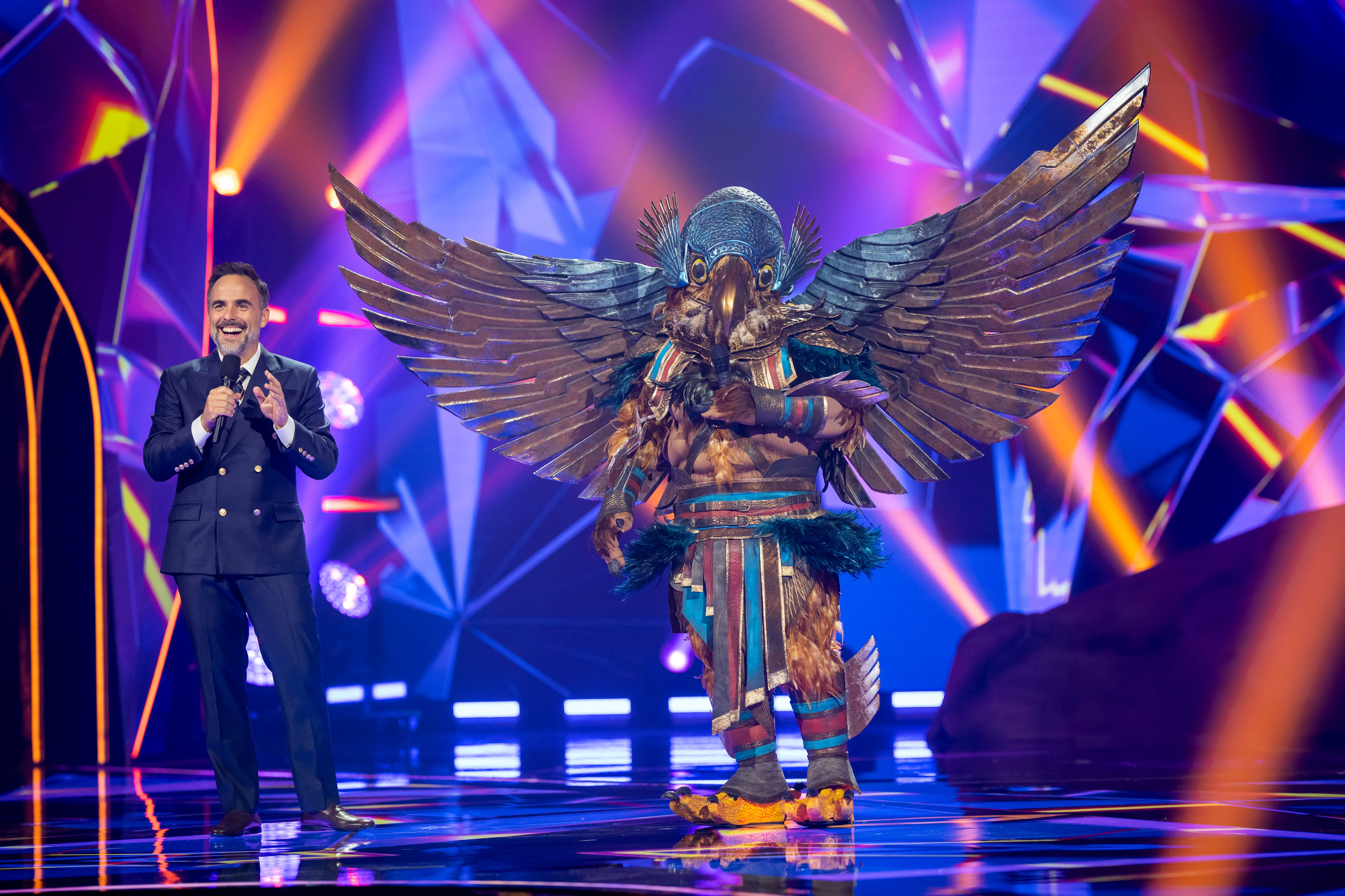 «Chanteurs masqués»: cet animateur et chef d’antenne bien connu est démasqué