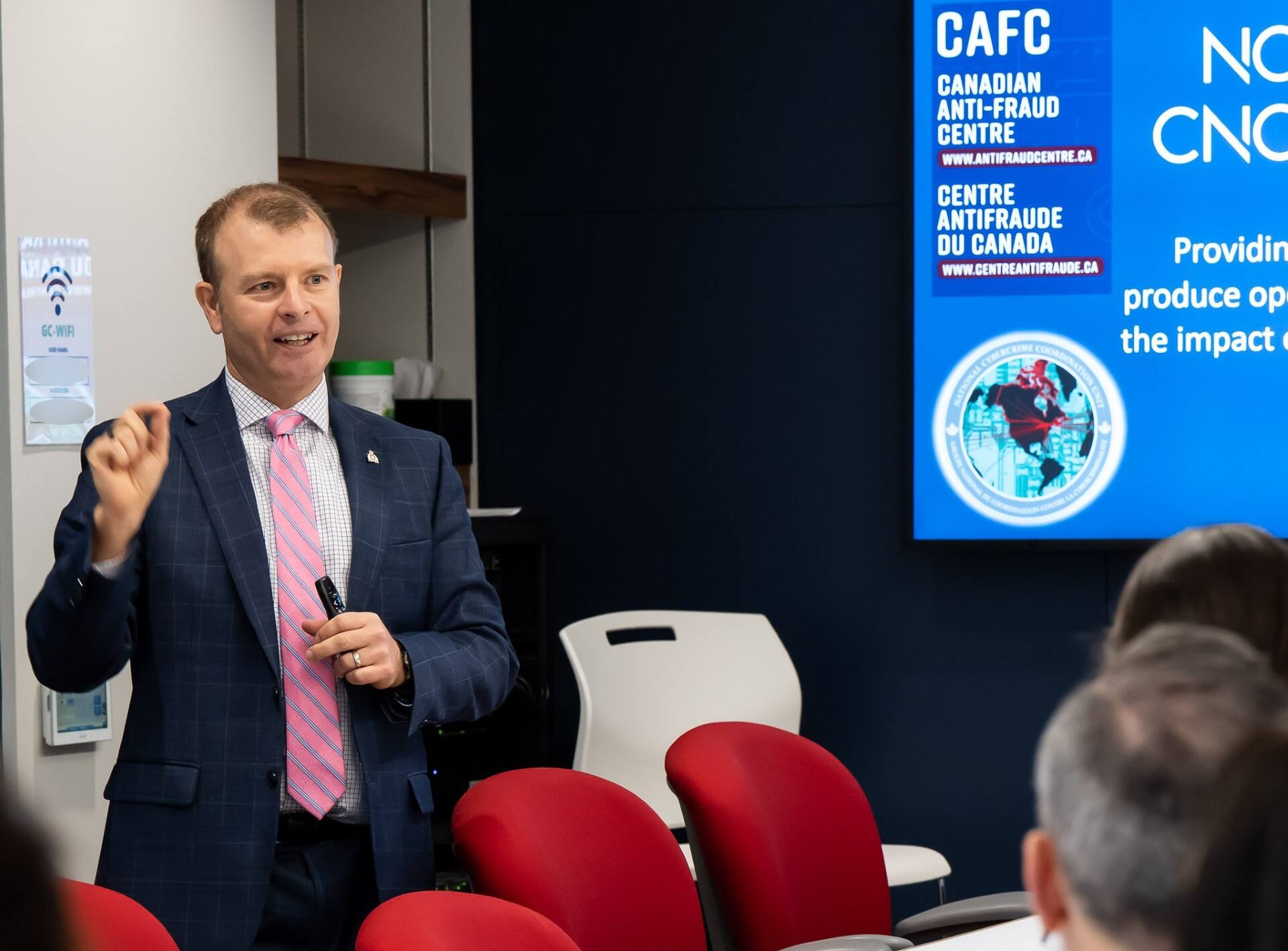 &laquo;On les force &agrave; frauder des Canadiens&raquo;: le t&eacute;moignage troublant du patron du Centre antifraude