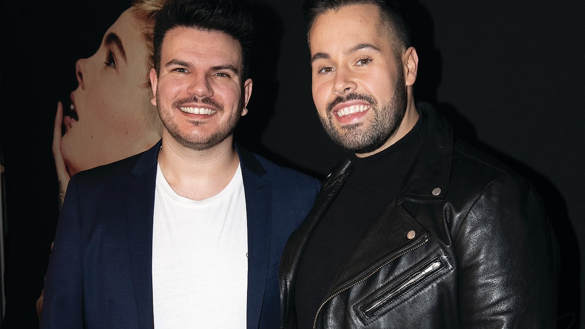 Le finaliste de la dernière saison de La Voix, Christopher Therrien, nous présente son amoureux Le finaliste de la dernière saison de La Voix, Christopher Therrien, nous présente son amoureux