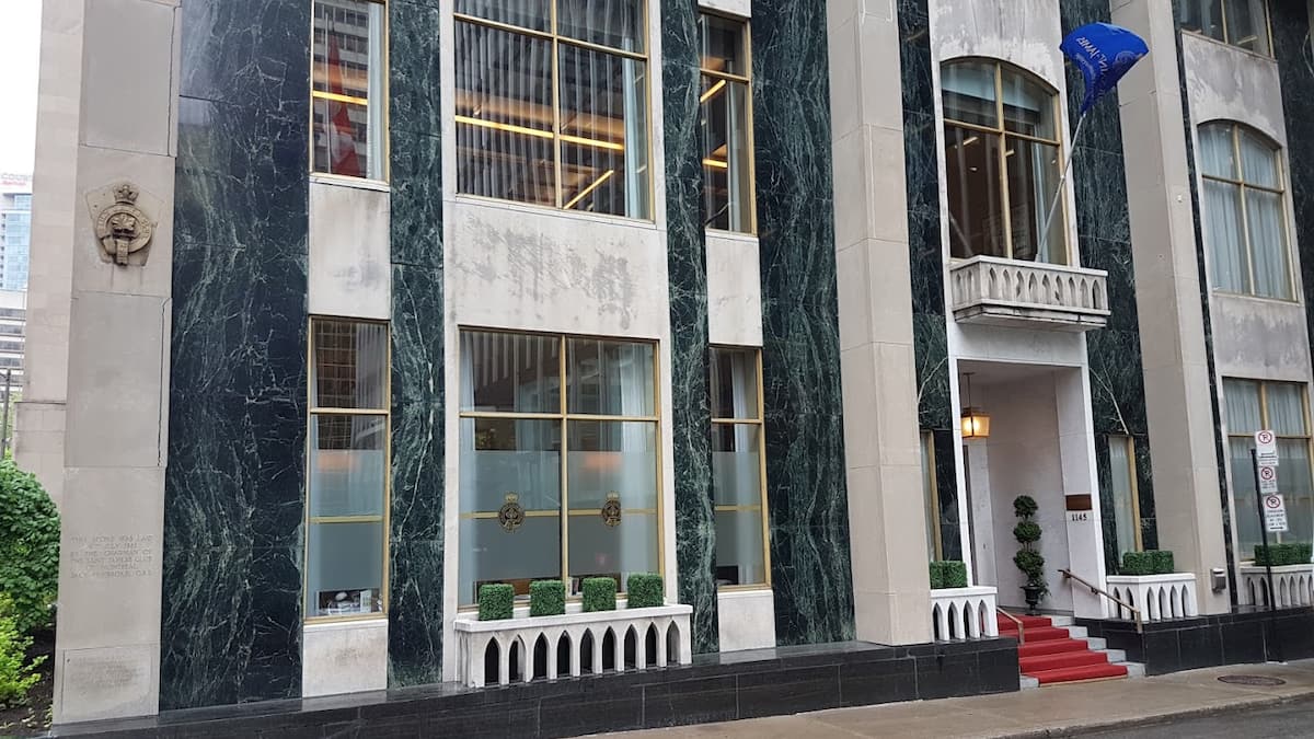 Investissement Québec a tenu plusieurs réunions au chic Club St-James