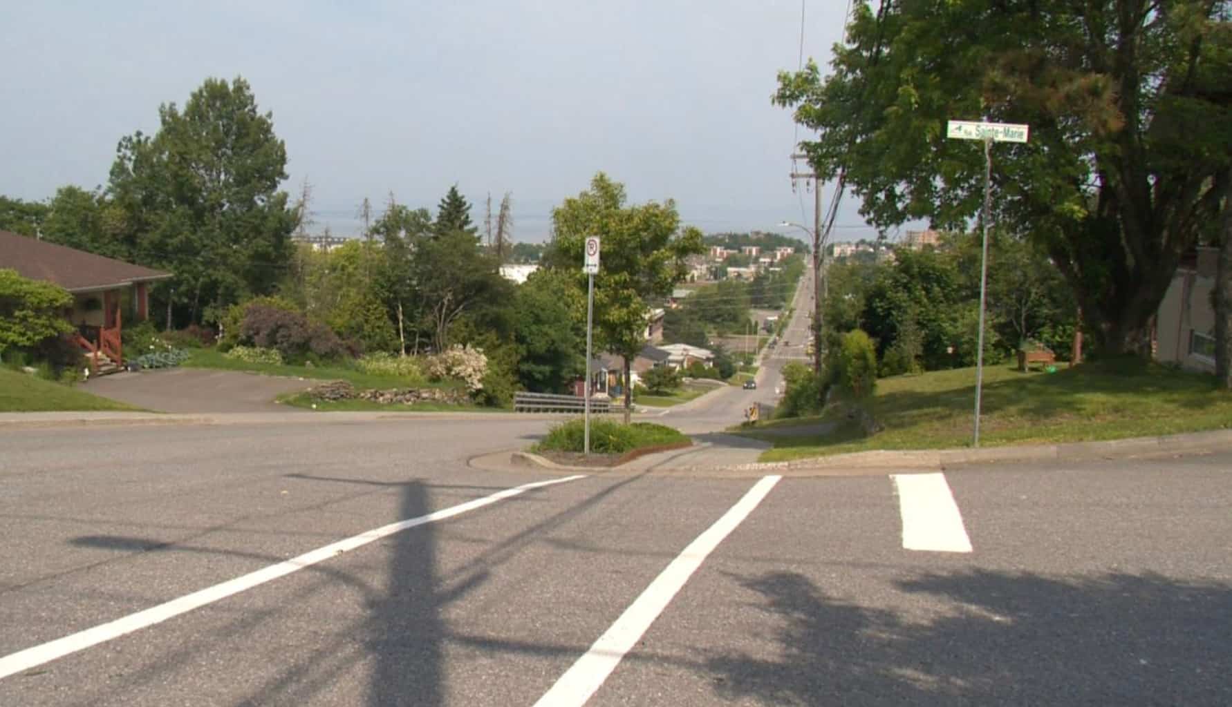 Un jeune cycliste grièvement blessé dans une collision avec une voiture à Rivière-du-Loup