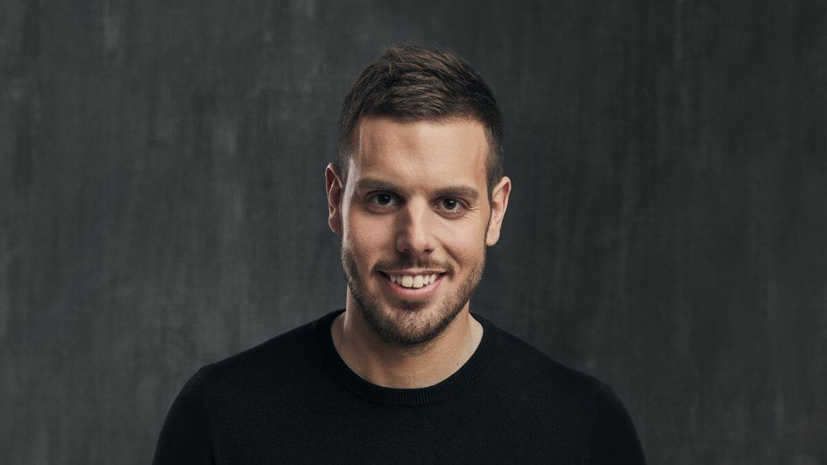 C'est drôle à dire: Sam Breton tue le temps en isolement | Salut Bonjour