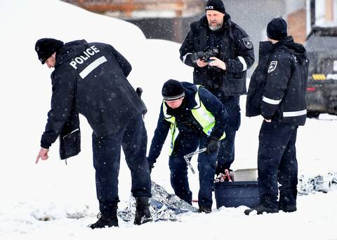 The Saguenay Police Department continued its investigation in the Arthur-Buies street sector in Chicoutimi until the end of the day on Sunday.