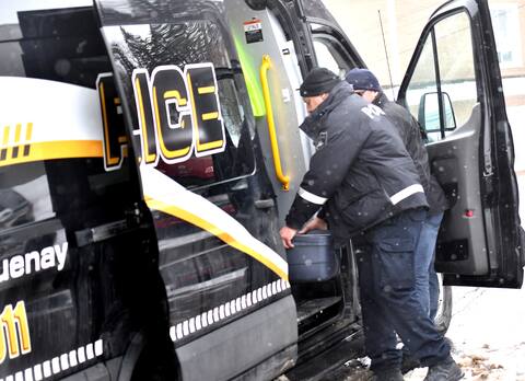 The Saguenay Police Department continued its investigation in the Arthur-Buies street sector in Chicoutimi until the end of the day on Sunday.