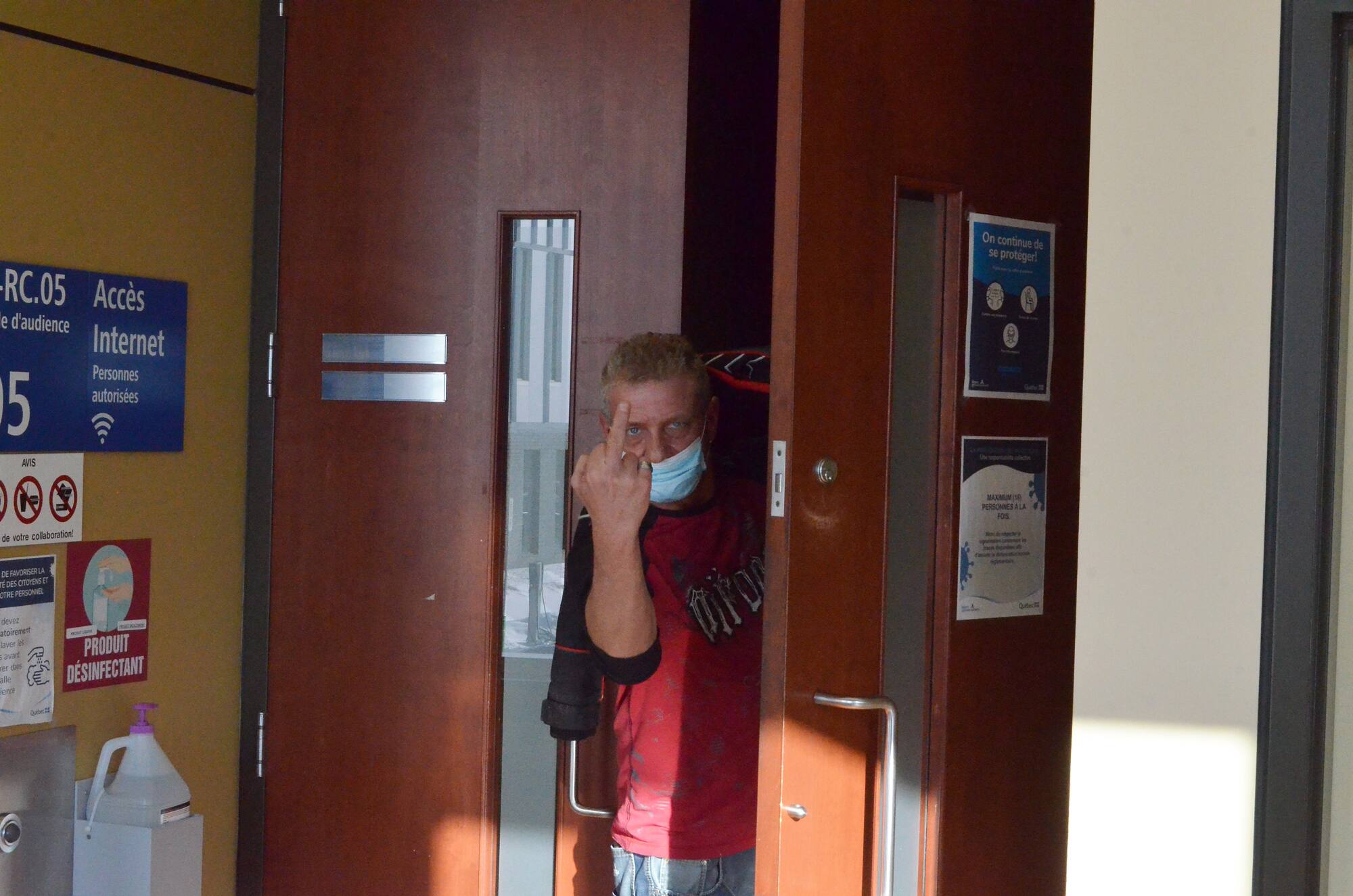 Un complotiste d&eacute;clar&eacute; coupable d&rsquo;avoir menac&eacute; de mort Legault