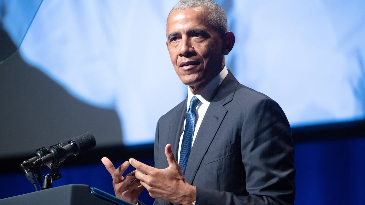 Obama appelle à réguler les réseaux sociaux, responsables de «l'affaiblissement des démocraties»