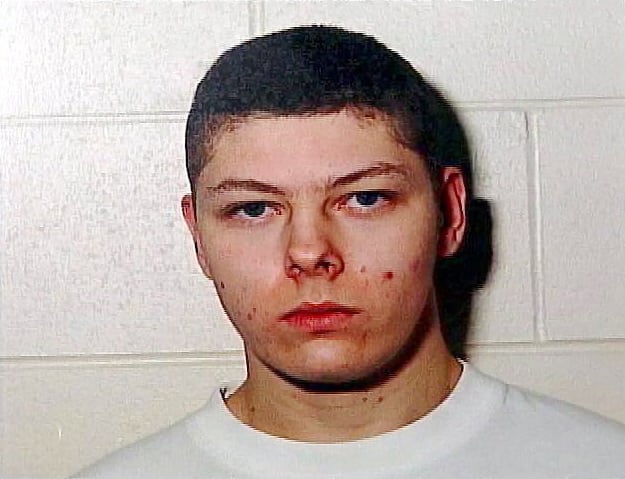 20 ans apr&egrave;s avoir assassin&eacute; une adolescente, il peut sortir de prison cinq fois par semaine