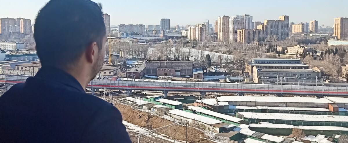 Traité en indésirable même s’il a la citoyenneté russe