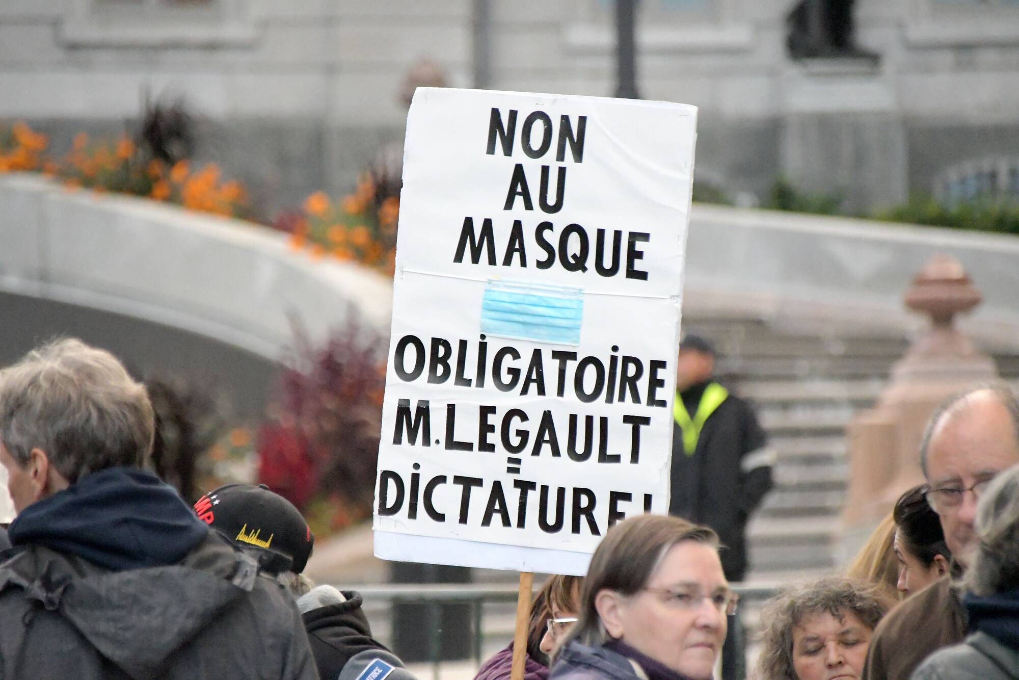 COVID-19: une manifestation contre les restrictions ...