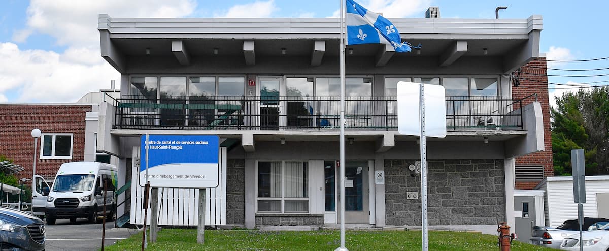 Dead heat in his air-conditioned room Dead heat in his air-conditioned room