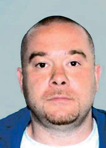 Un tueur &agrave; gages &eacute;cope de la prison &agrave; vie pour 3 meurtres