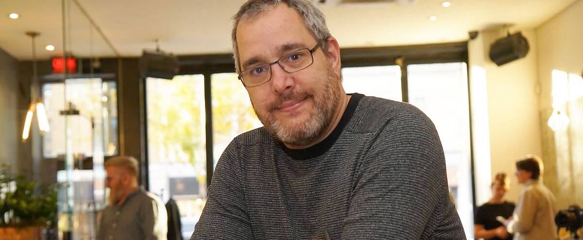 Michel Courtemanche Fait Un Pied De Nez A La Tele Jdm Michel Courtemanche Fait Un Pied De Nez A La Tele Jdm