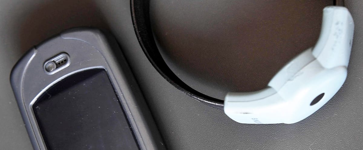 Bracelets anti-rapprochement: les conjoints violents seront surveillés par le privé