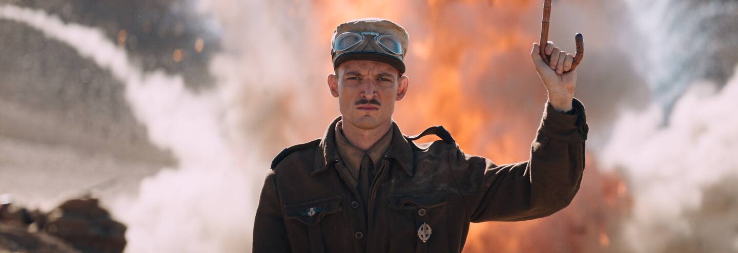 Niels Schneider incarne le général Leclerc dans le film La bataille de Gaulle