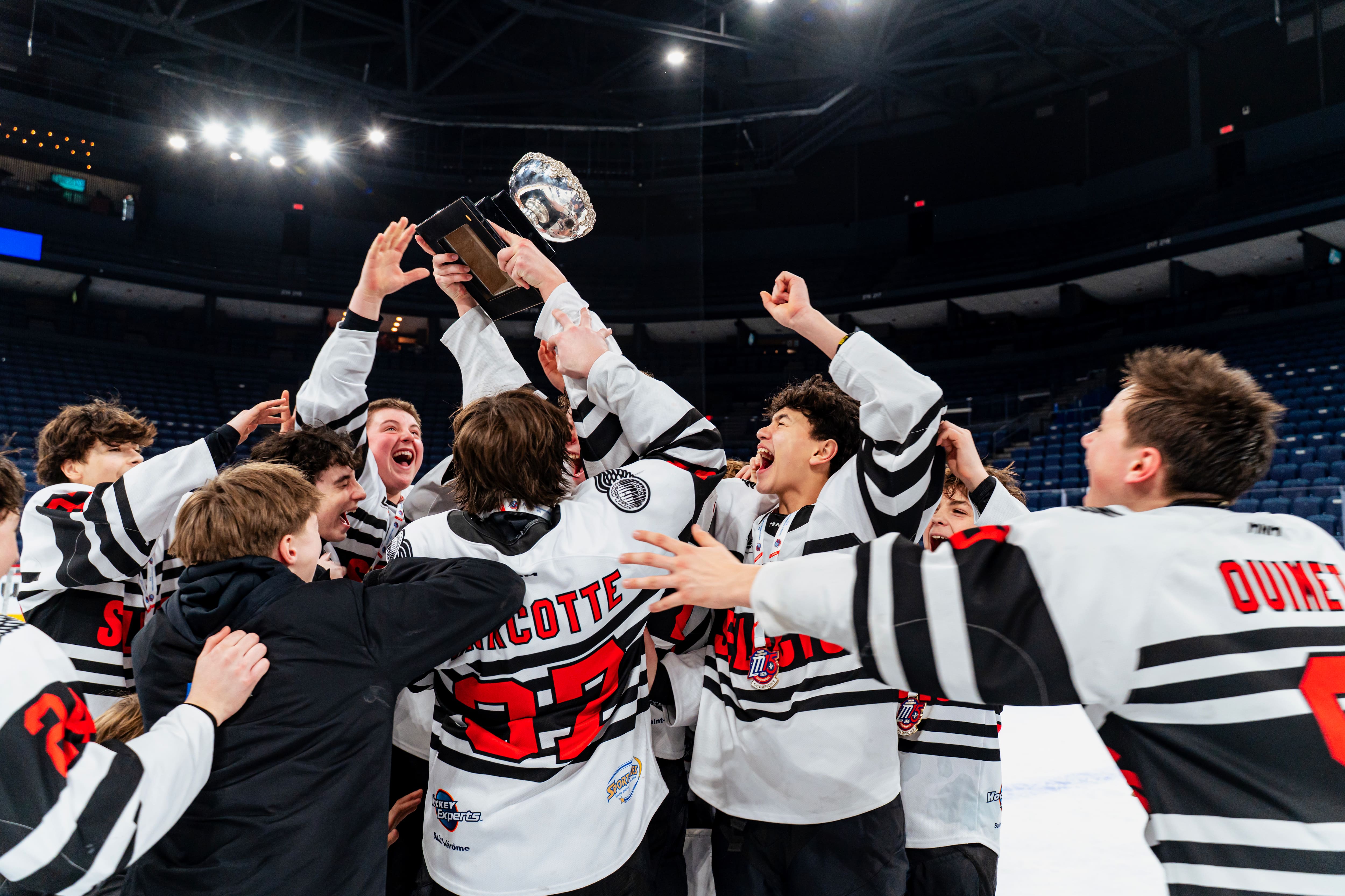 Le jeune hockeyeur de 13 ans Liam Tep choisit le Québec et... ses amis