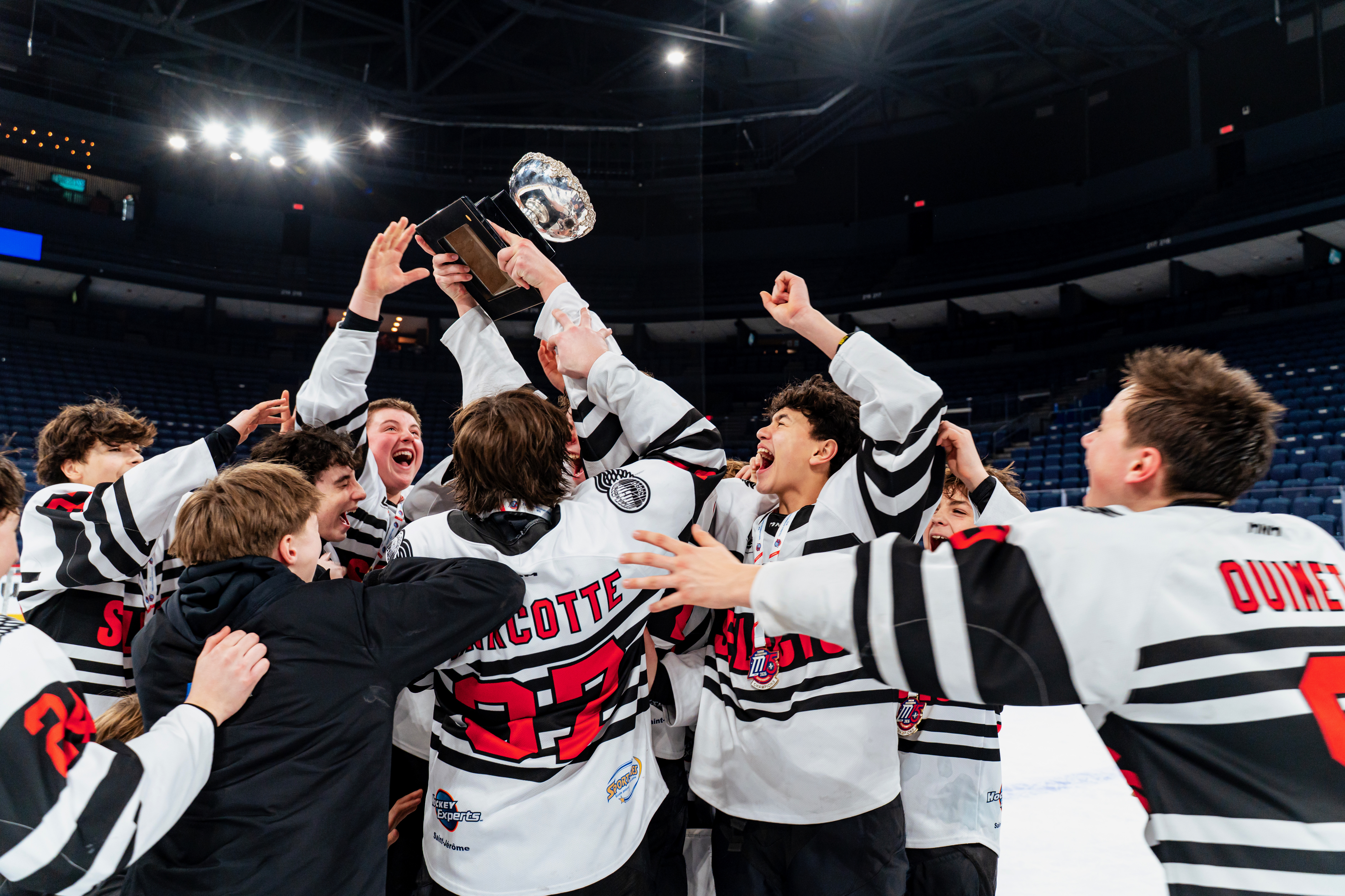 Le jeune hockeyeur de 13 ans Liam Tep choisit le Québec et... ses amis