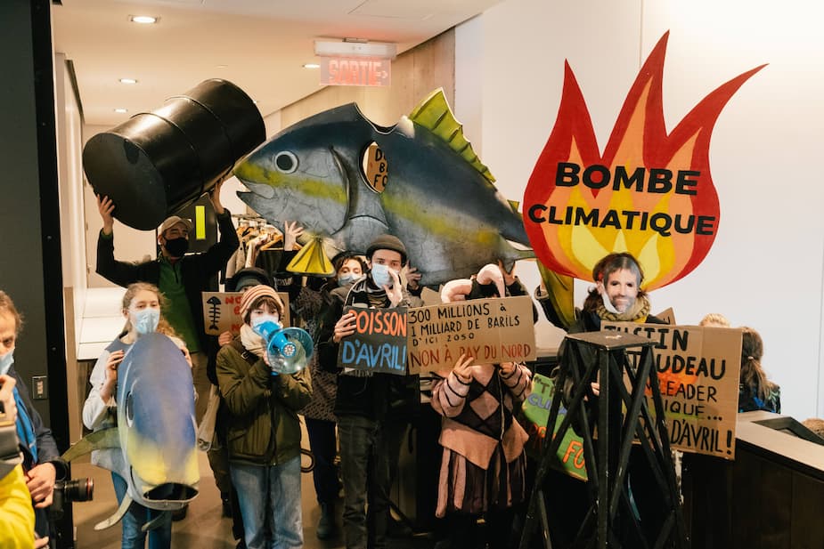Image principale de l'article Des manifestants interrompent Steven Guilbeault