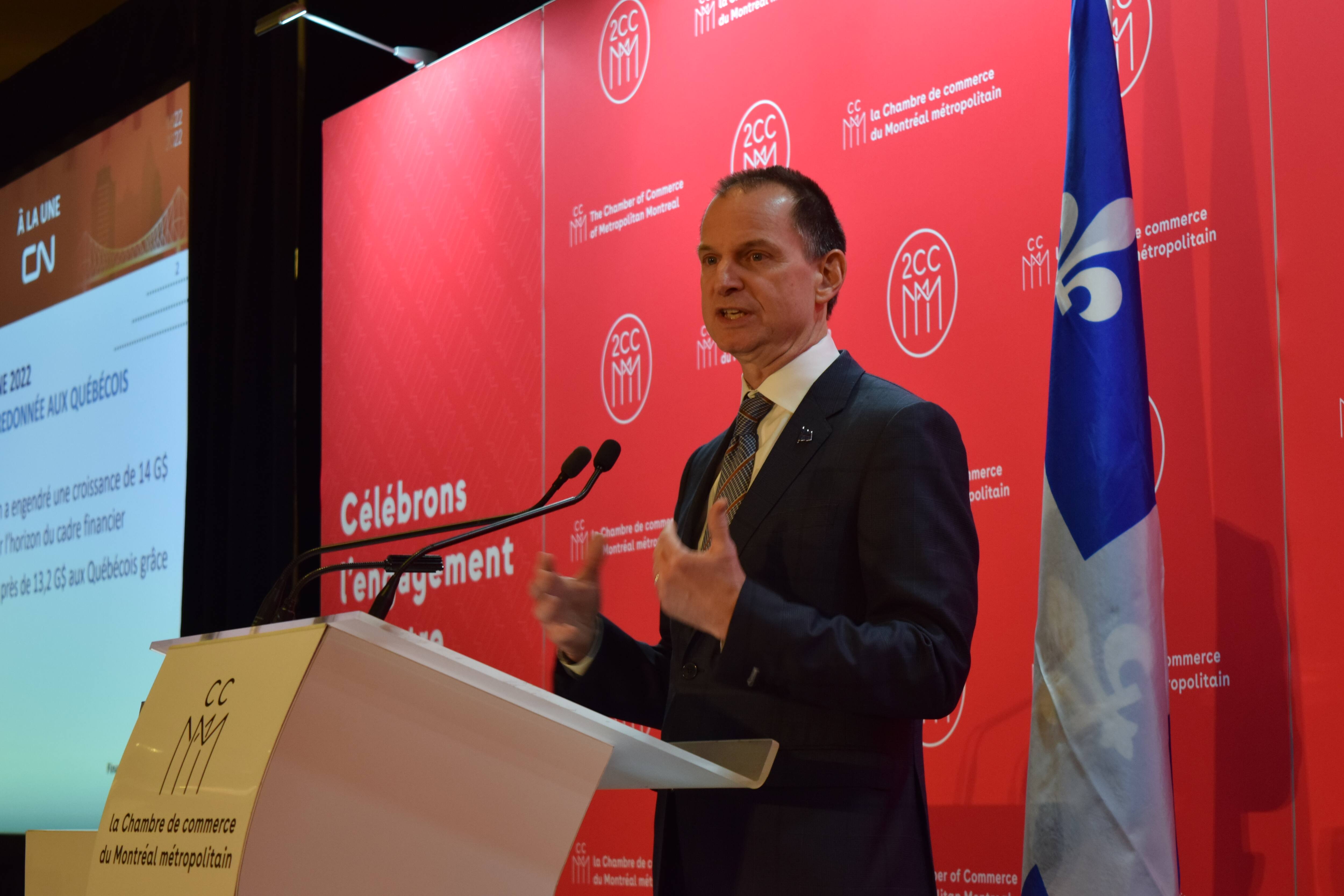 Le ministre des Finances, Eric Girard, défend ses baisses d’impôts