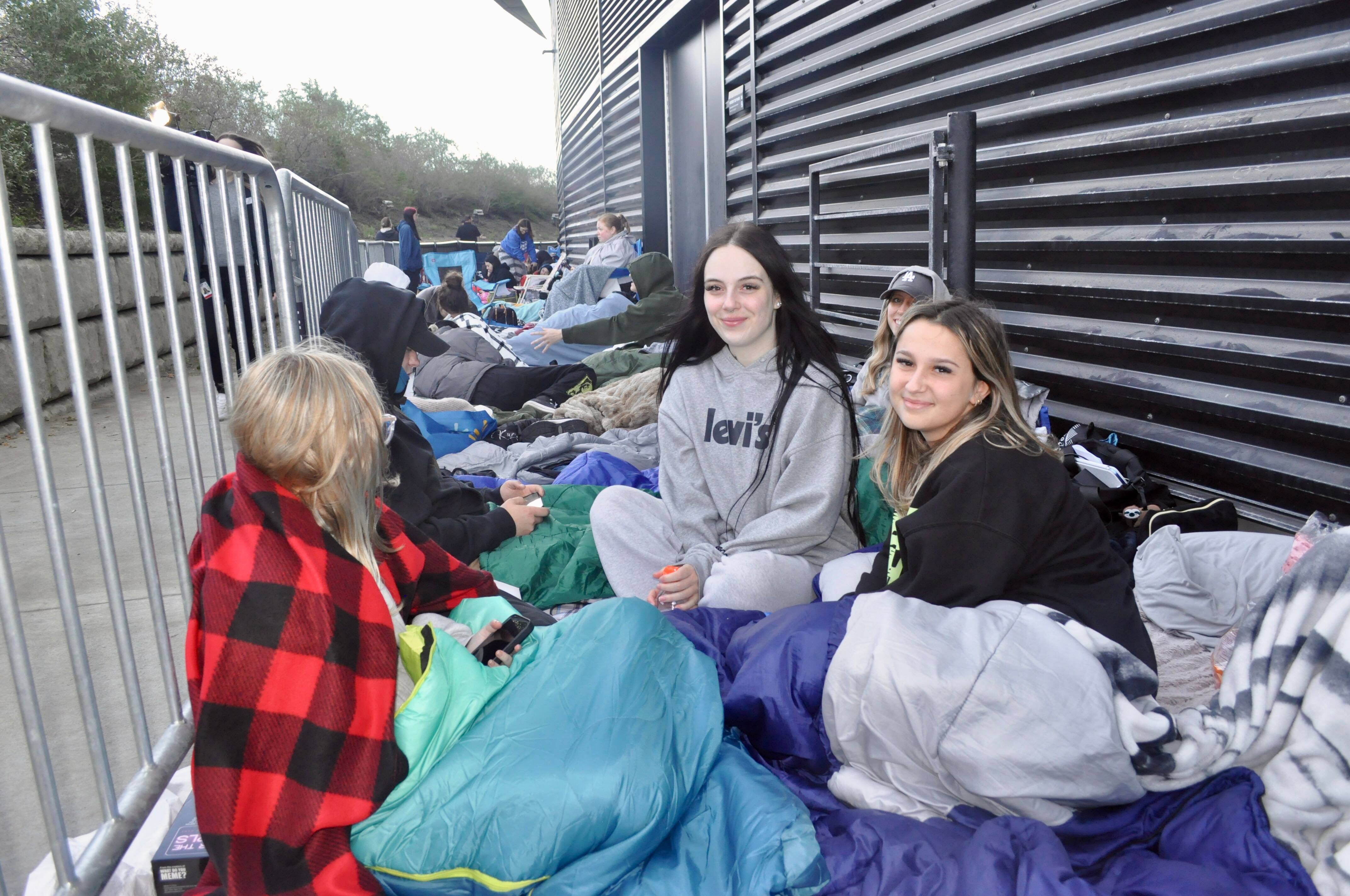 Billie Eilish au Centre Vid&eacute;otron: trois jours de camping pour voir leur idole de pr&egrave;s
