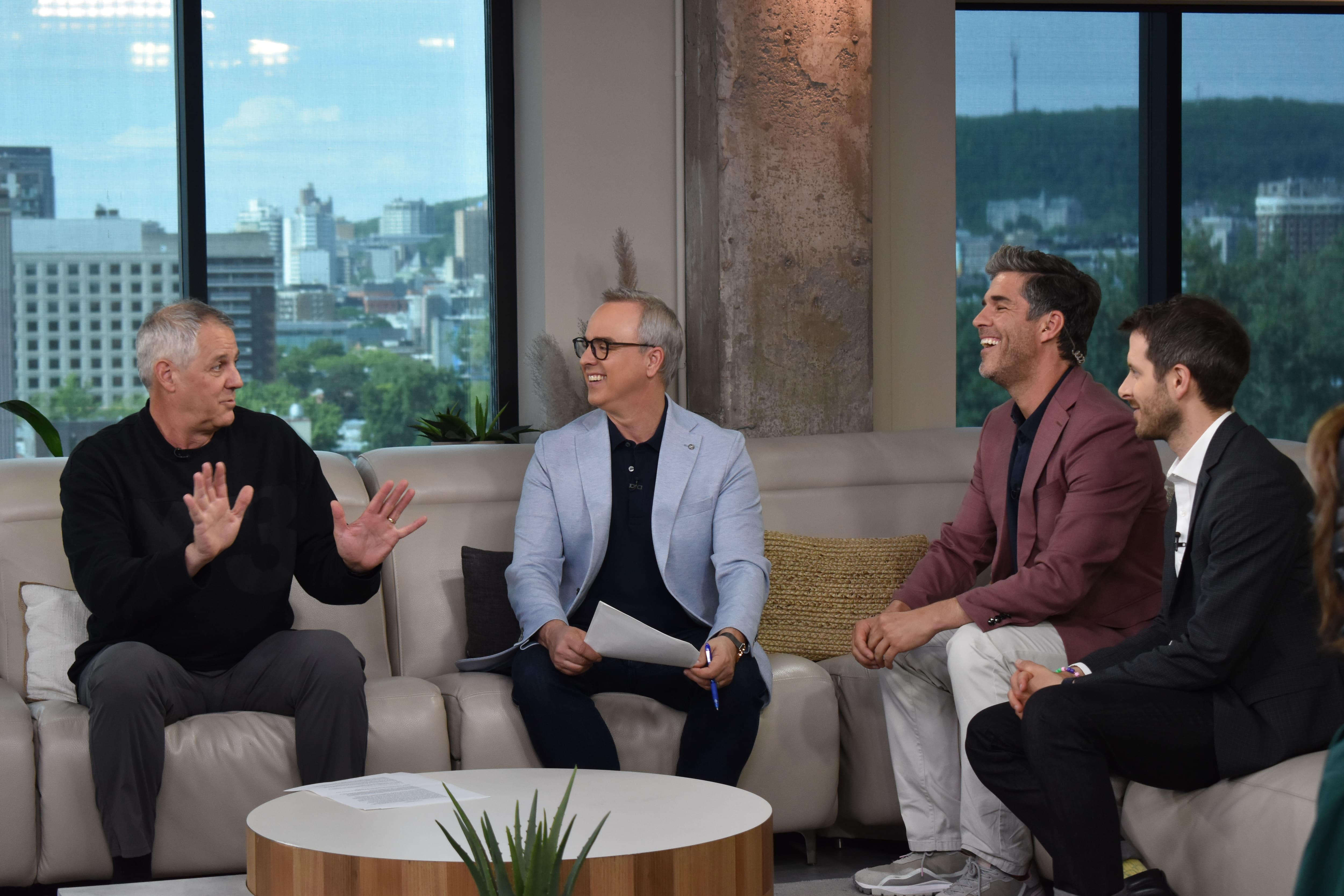 LE 9H45 | PRIX DE L'ESSENCE ET ANIMAUX DALTONIENS