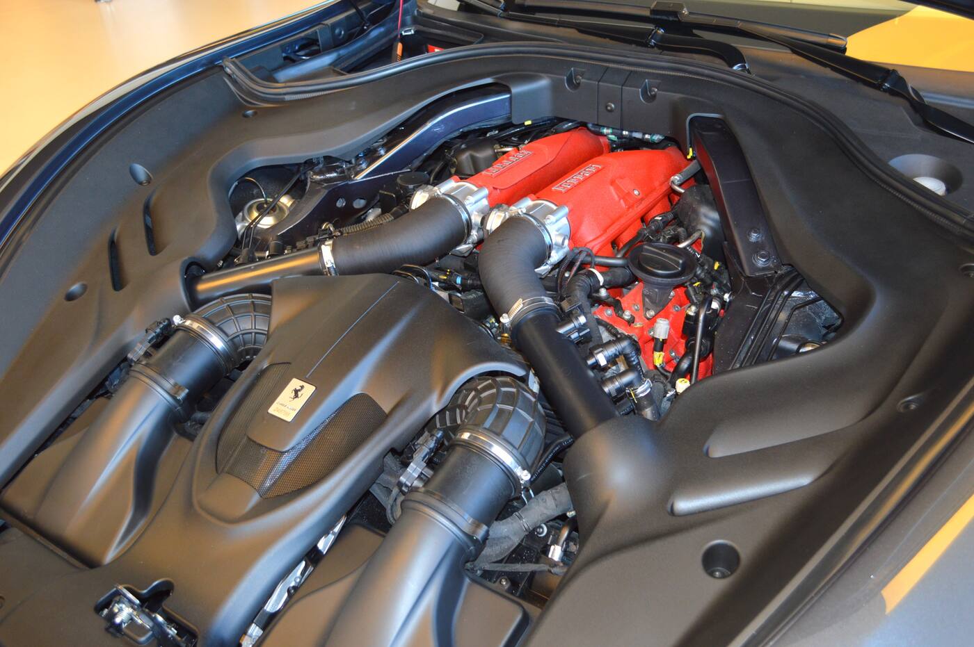 Ferrari Roma Engine Design Une première Ferrari Roma arrive au Québec | JDQ