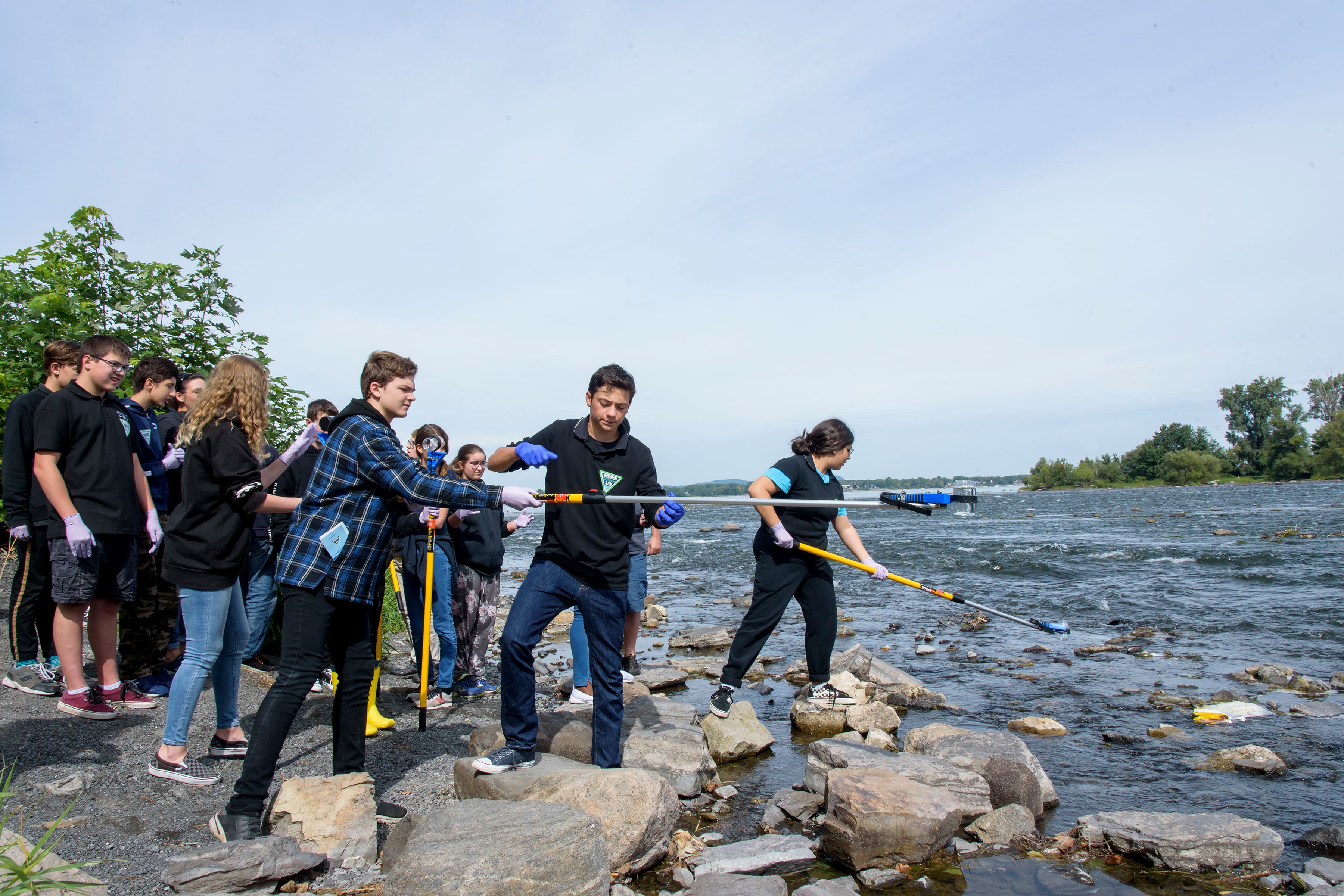 Des poissons rouges dans nos lacs: des &eacute;l&egrave;ves r&eacute;v&egrave;lent les secrets de nos cours d&rsquo;eau gr&acirc;ce &agrave; l&rsquo;ADN