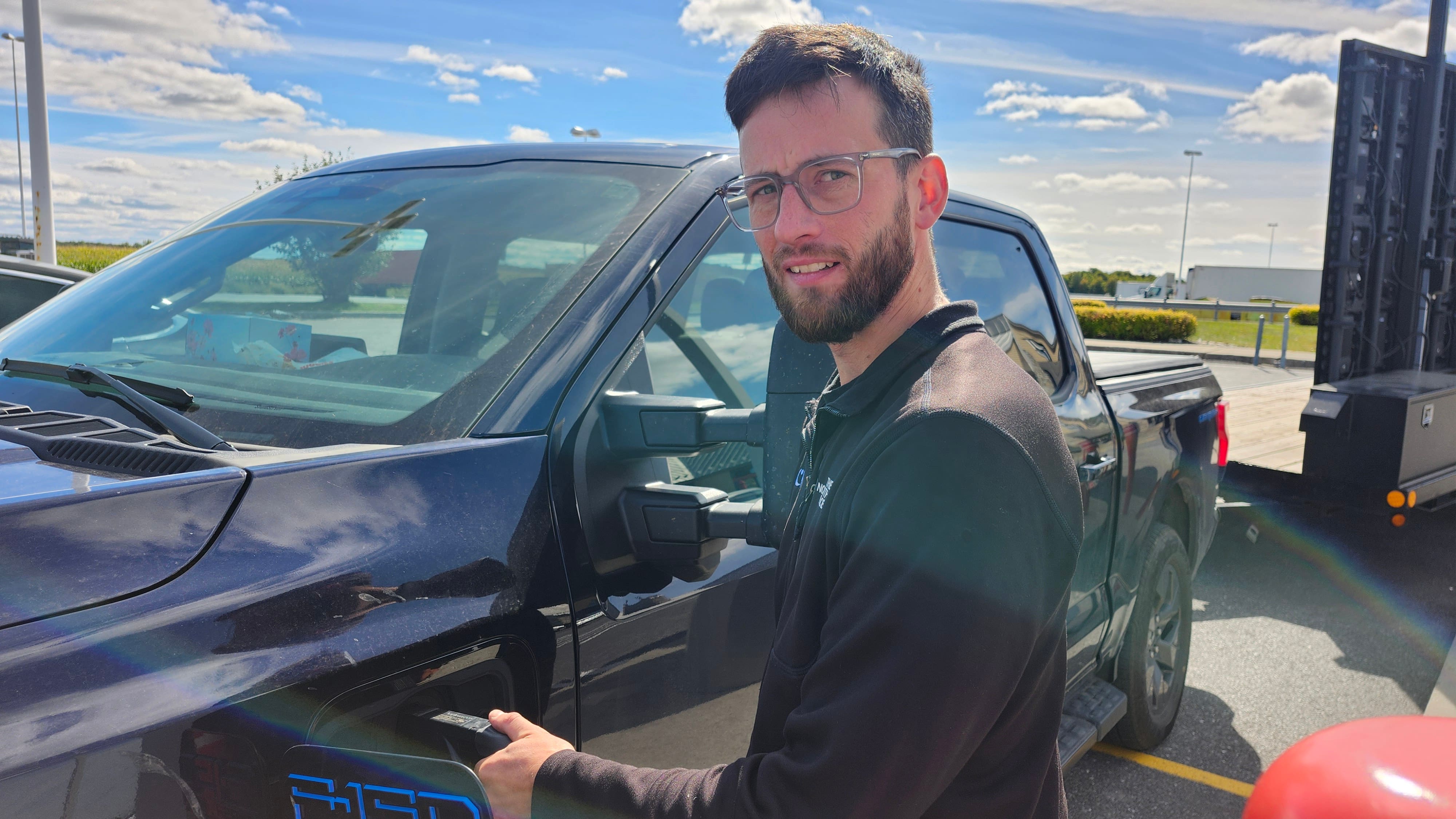 Il empoche 1000 $ avec sa borne électrique à la maison