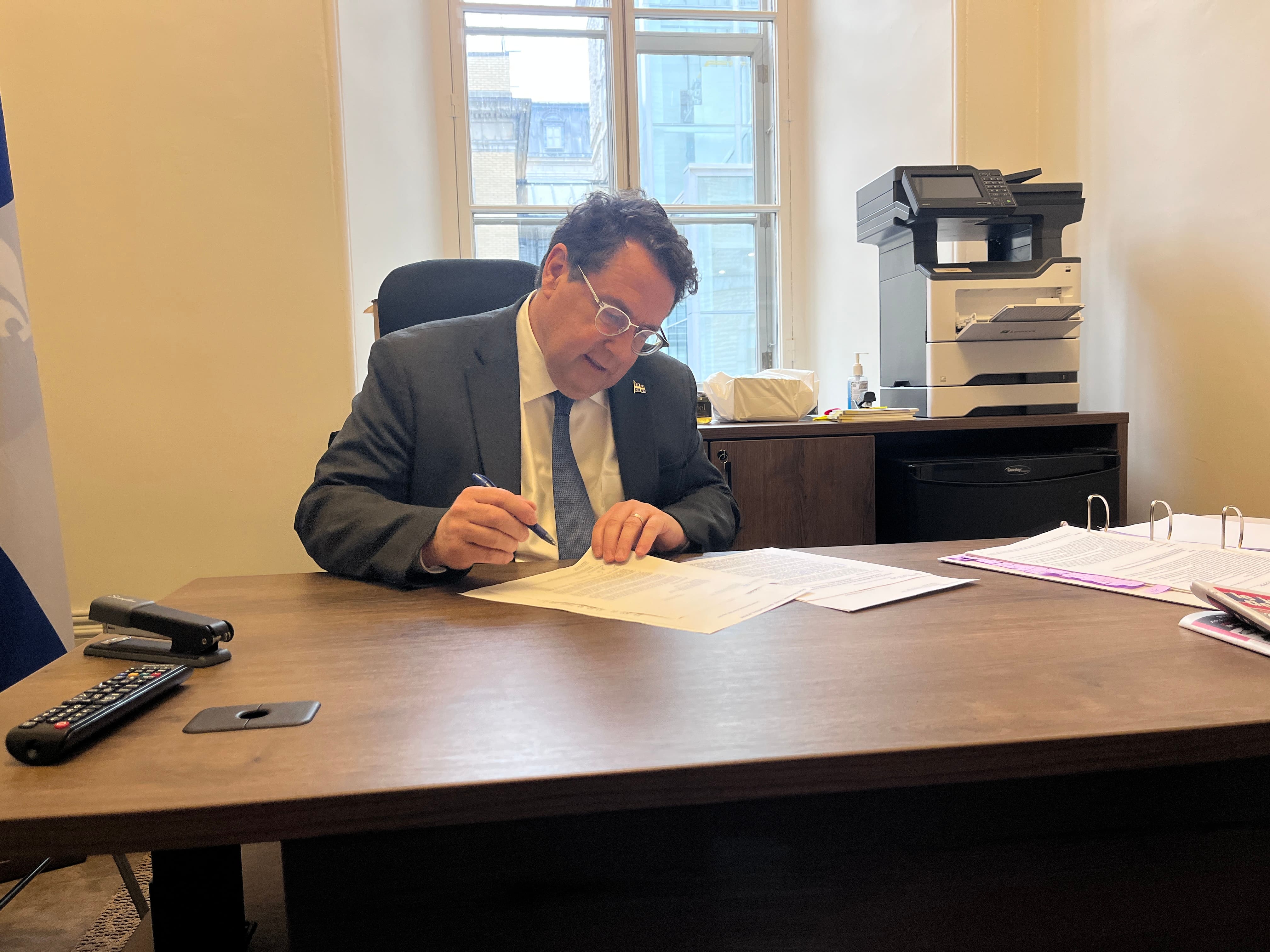Fermeture de Meubles South Shore et Bestar: d’autres entreprises à risque, craint le ministre Bernard Drainville