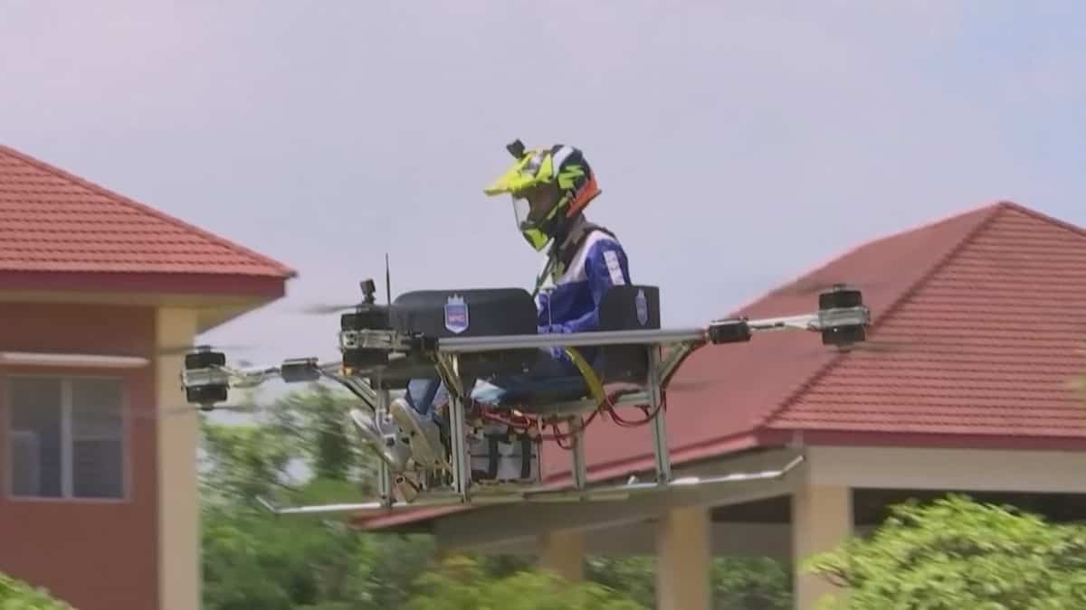 EN VIDÉO | Pour éviter le trafic routier, des étudiants créent un véhicule volant