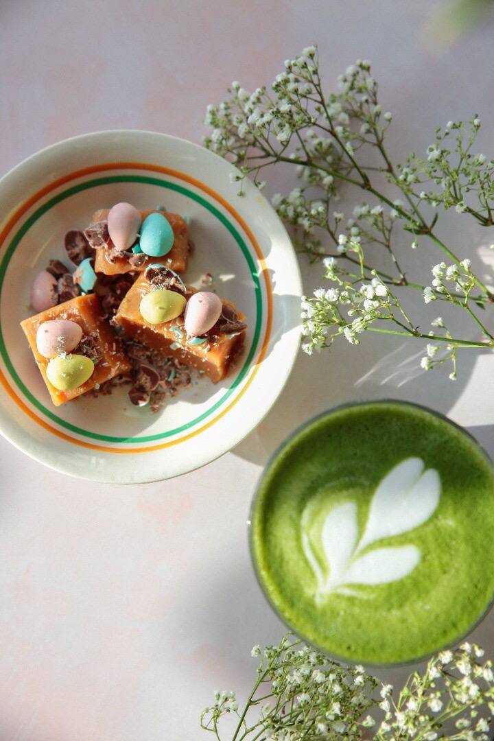 Un café de Québec sert un matcha à la pistache